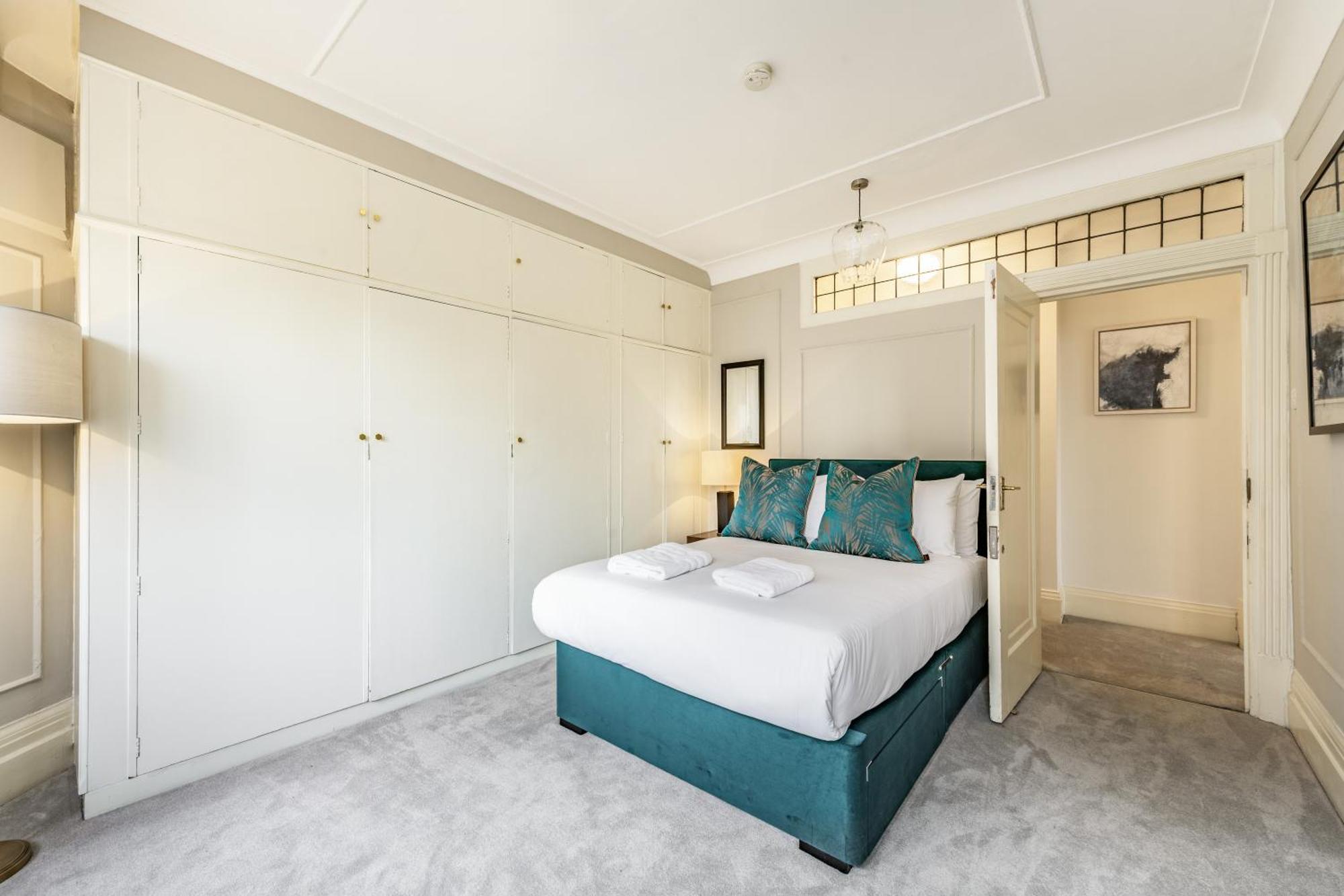 Strathmore Court Apartment London