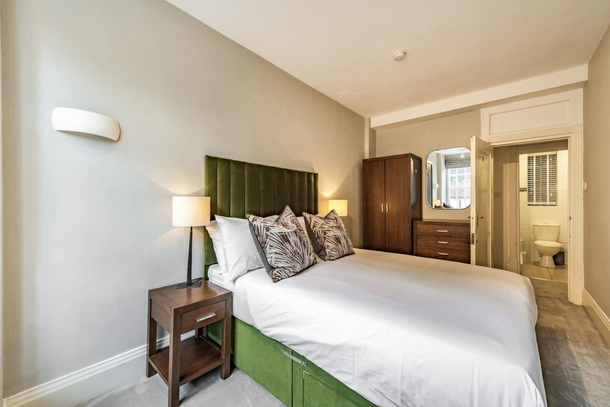 Strathmore Court Apartment London