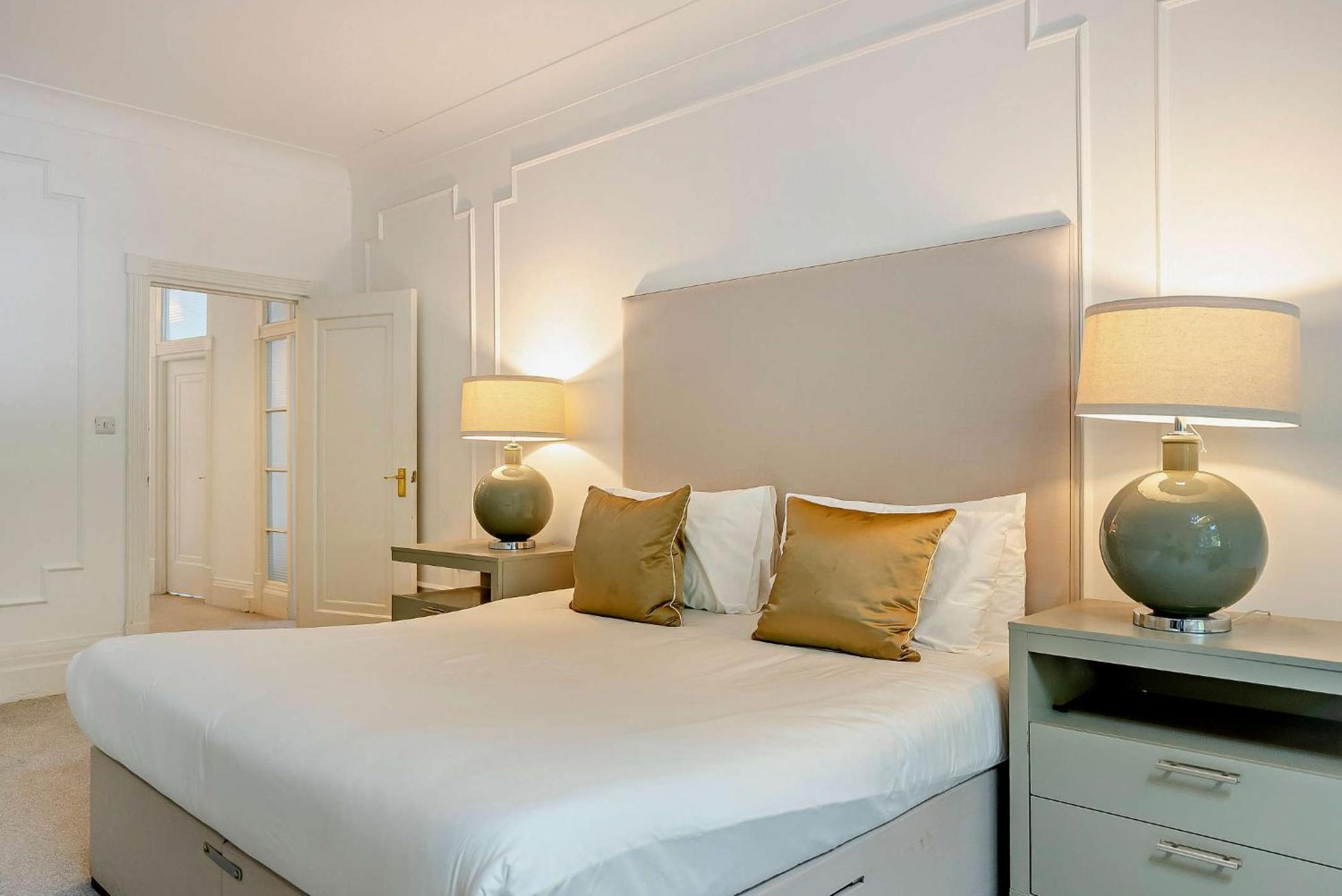 Strathmore Court * London