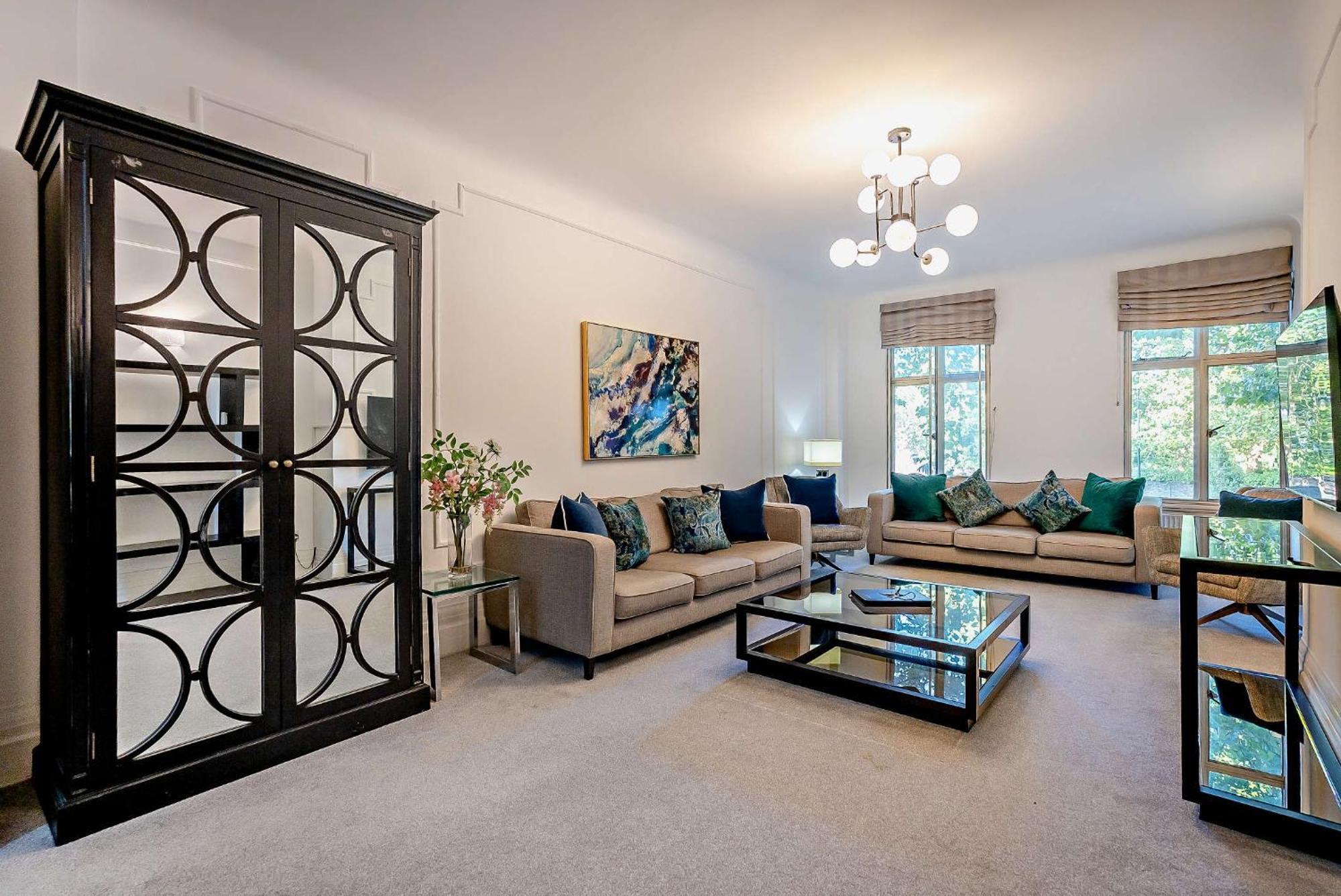 Strathmore Court Apartment London
